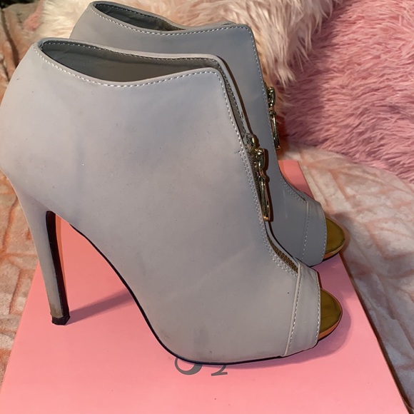 Zipper Front Peep Toe Heel - Picture 2 of 3